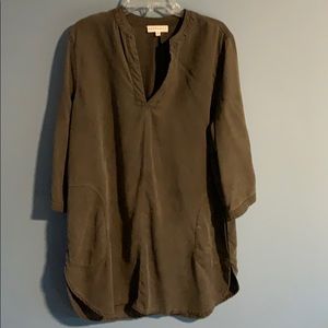 Olive green tunic with pockets!